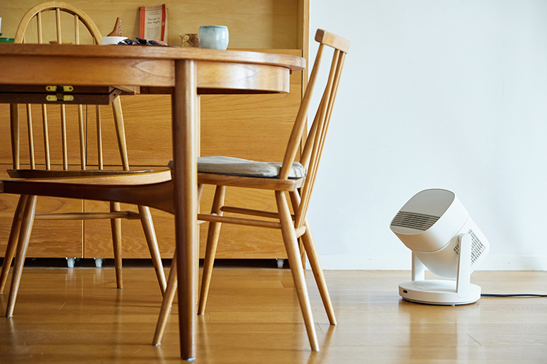 ダイニングの足元に