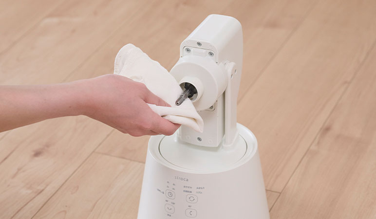 モーター部とモーター軸の汚れを
ふき取る*