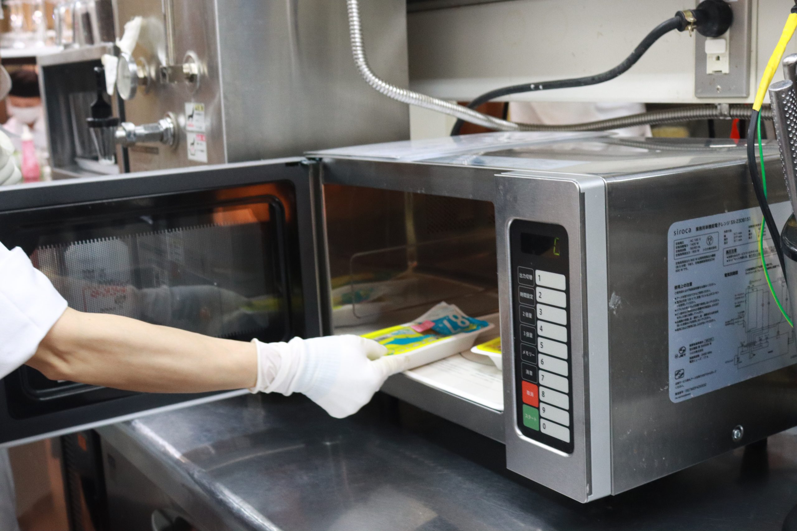 変わらぬ味を守りながら、 新たな可能性も広げてくれる業務用レンジ。