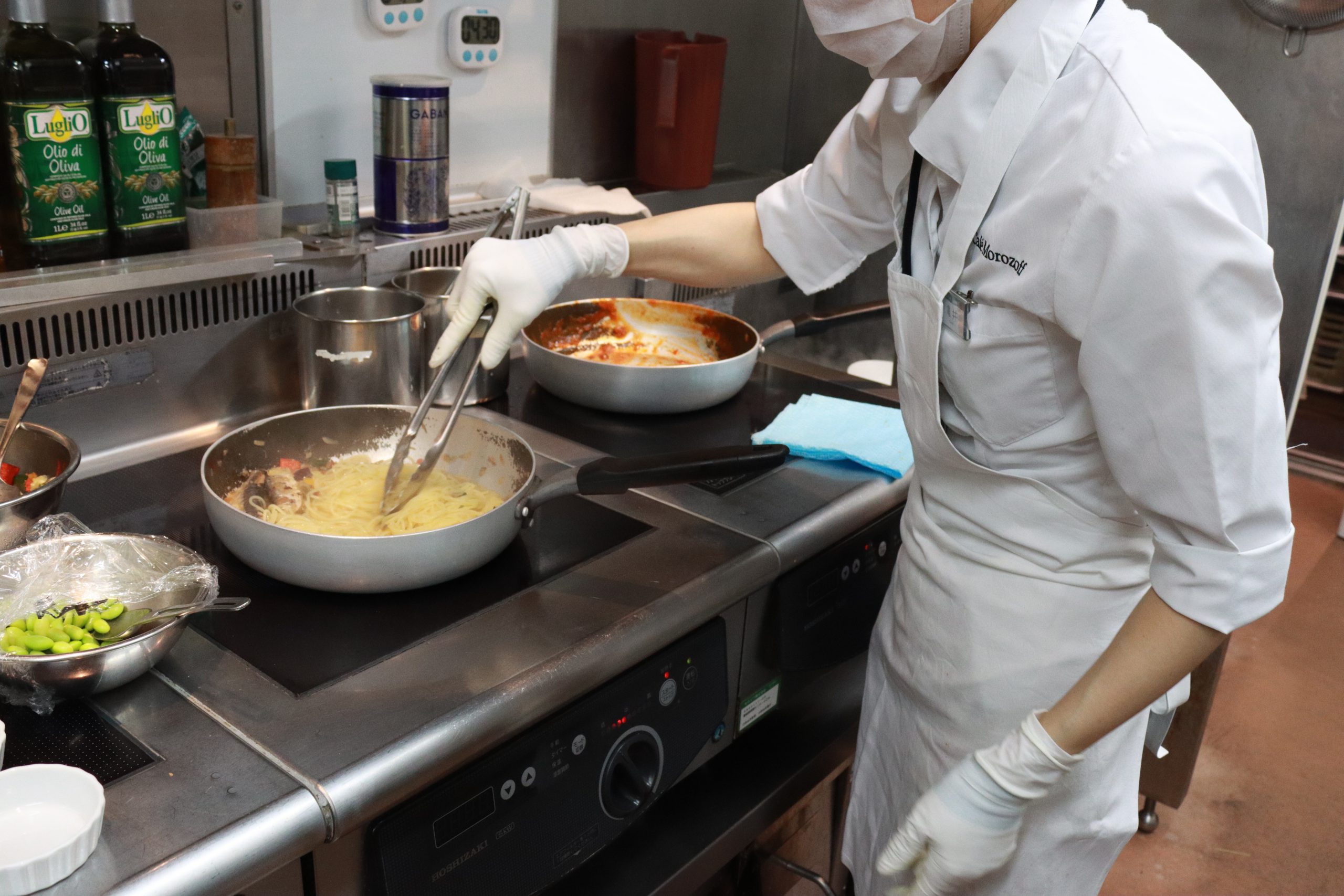 変わらぬ味を守りながら、 新たな可能性も広げてくれる業務用レンジ。