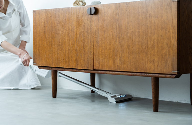 棚やソファーの下などの低いところのお掃除に