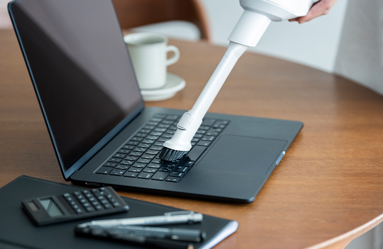 ボタンの隙間など細かいところのお掃除に