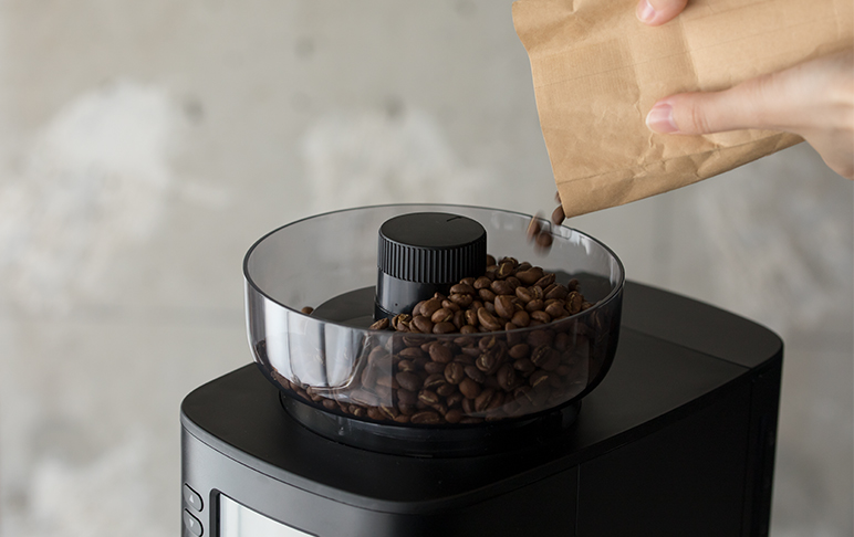 豆と水をいれておく